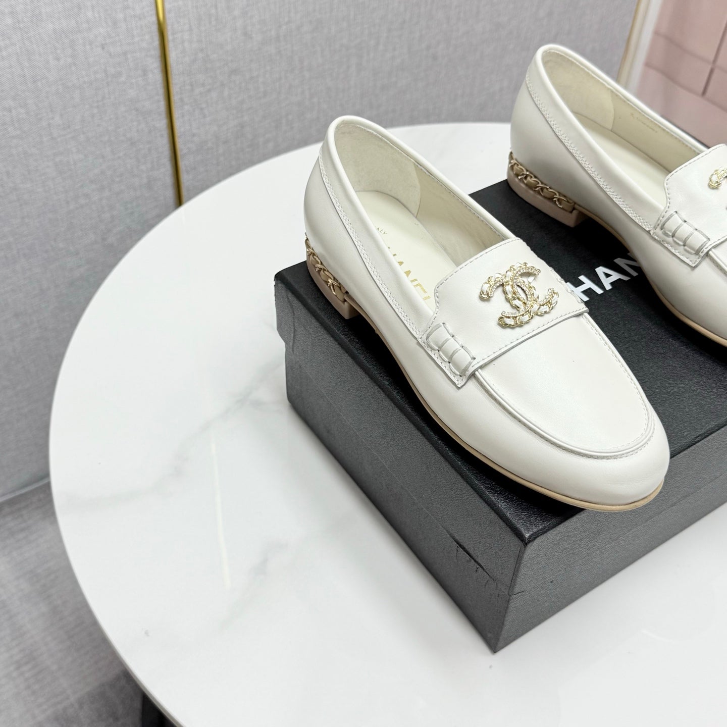 CC LOAFER 25S IN WHITE LAMBSKIN WITH GOLD HARDWARE - 35