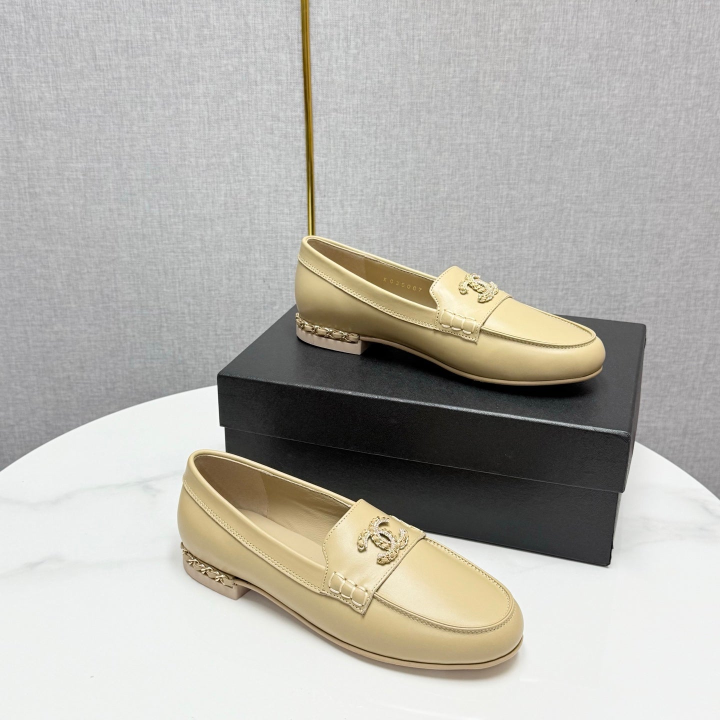 CC LOAFER 25S IN WARM BEIGE LAMBSKIN WITH GOLD HARDWARE - 35