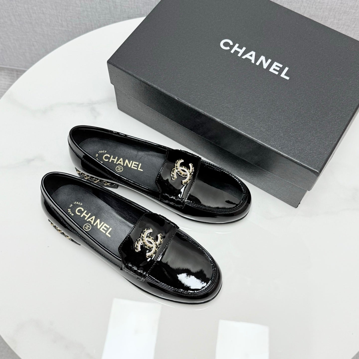 CC LOAFER 25S IN BLACK GLOSSY LEATHER WITH GOLD HARDWARE - 35