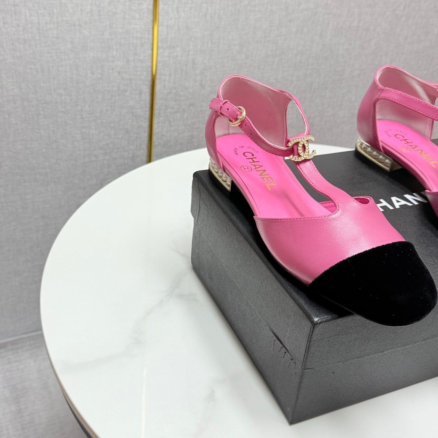 CC MARY JANE 25S IN PINK LAMBSKIN AND BLACK SUEDE WITH PEARL HEEL - 35