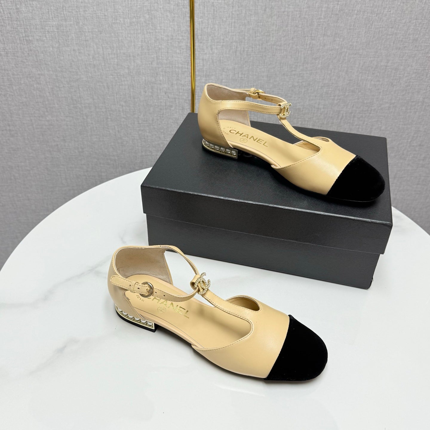 CC MARY JANE 25S IN BEIGE LAMBSKIN AND BLACK SUEDE WITH PEARL HEEL - 35