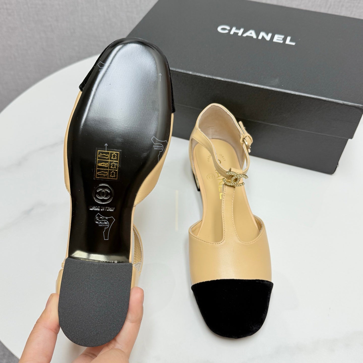 CC MARY JANE 25S IN BEIGE LAMBSKIN AND BLACK SUEDE WITH PEARL HEEL - 35