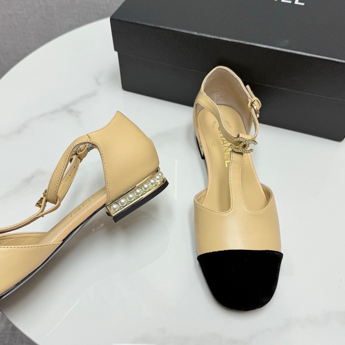 CC MARY JANE 25S IN BEIGE LAMBSKIN AND BLACK SUEDE WITH PEARL HEEL - 35