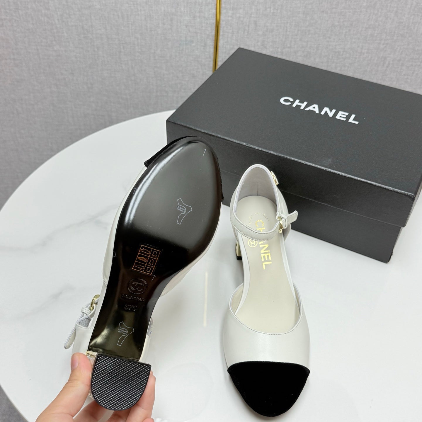 CC MARY JANE HEELS 25S IN WHITE LAMBSKIN AND BLACK SUEDE WITH PEARL HEEL STYLE 7 - 35