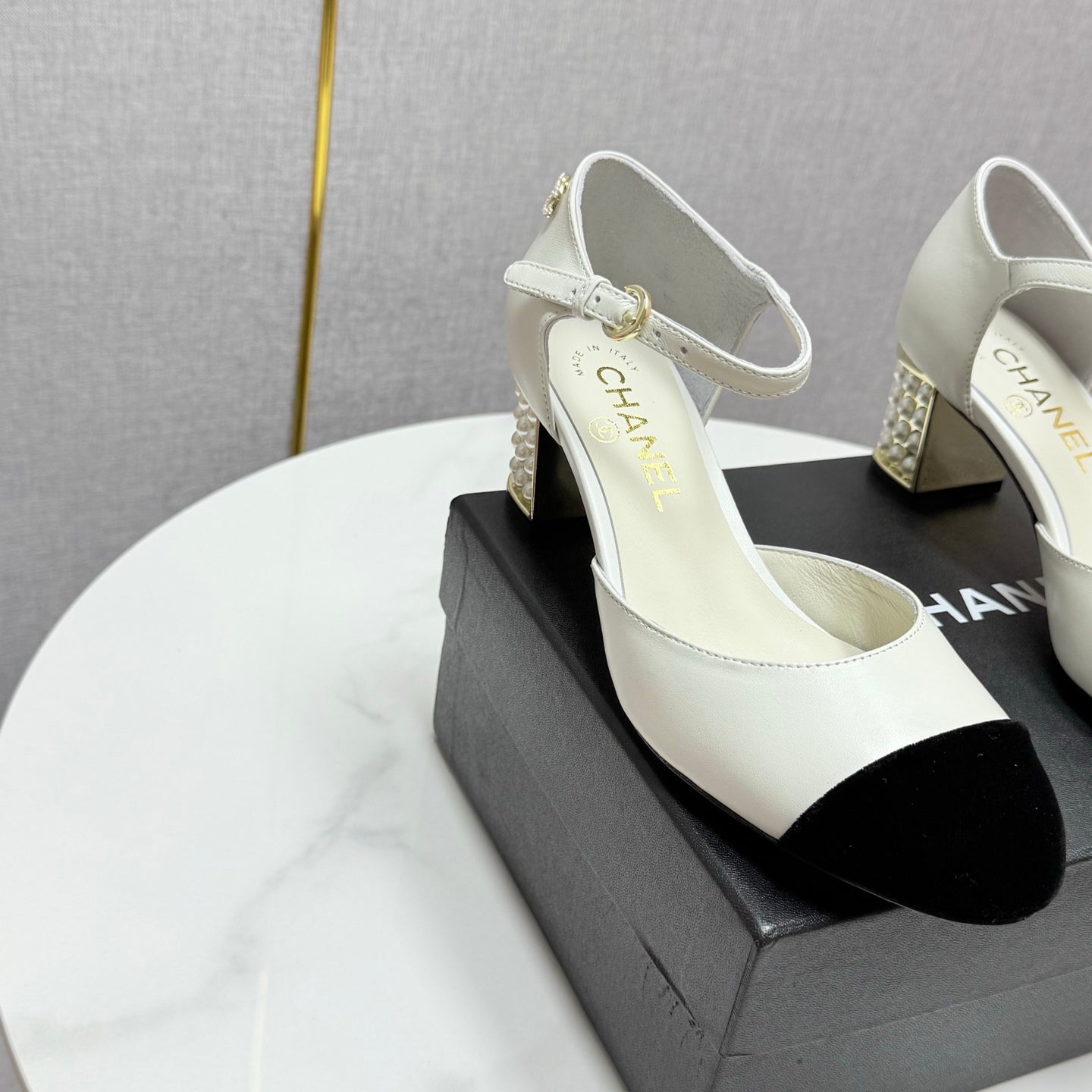 CC MARY JANE HEELS 25S IN WHITE LAMBSKIN AND BLACK SUEDE WITH PEARL HEEL STYLE 7 - 35