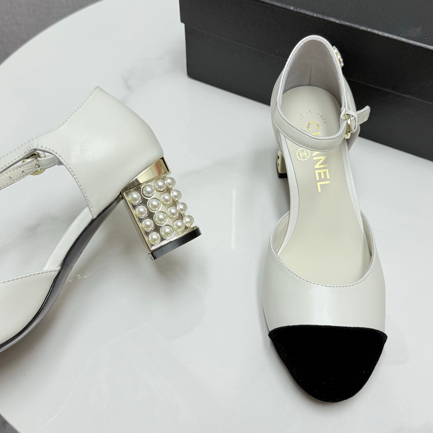 CC MARY JANE HEELS 25S IN WHITE LAMBSKIN AND BLACK SUEDE WITH PEARL HEEL STYLE 7 - 35