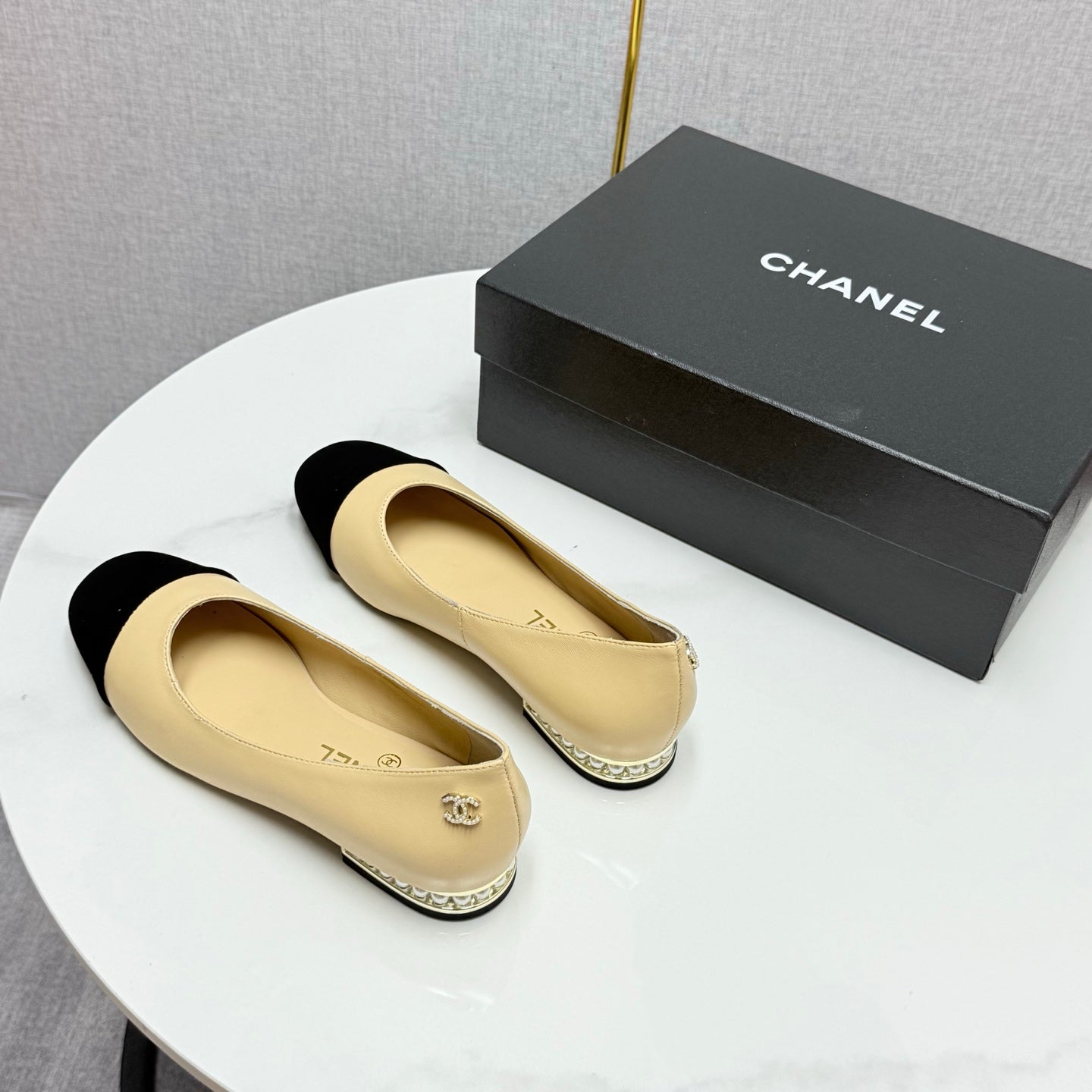 CC BALLET FLATS 25S IN BEIGE LAMBSKIN AND BLACK SUEDE WITH PEARL HEEL - 35