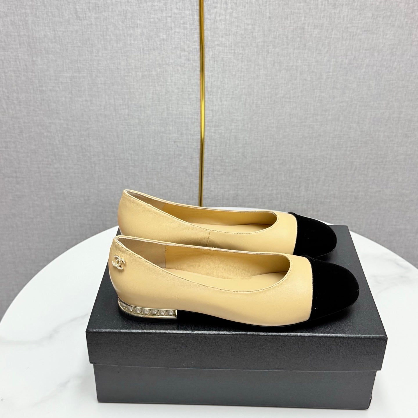 CC BALLET FLATS 25S IN BEIGE LAMBSKIN AND BLACK SUEDE WITH PEARL HEEL - 35