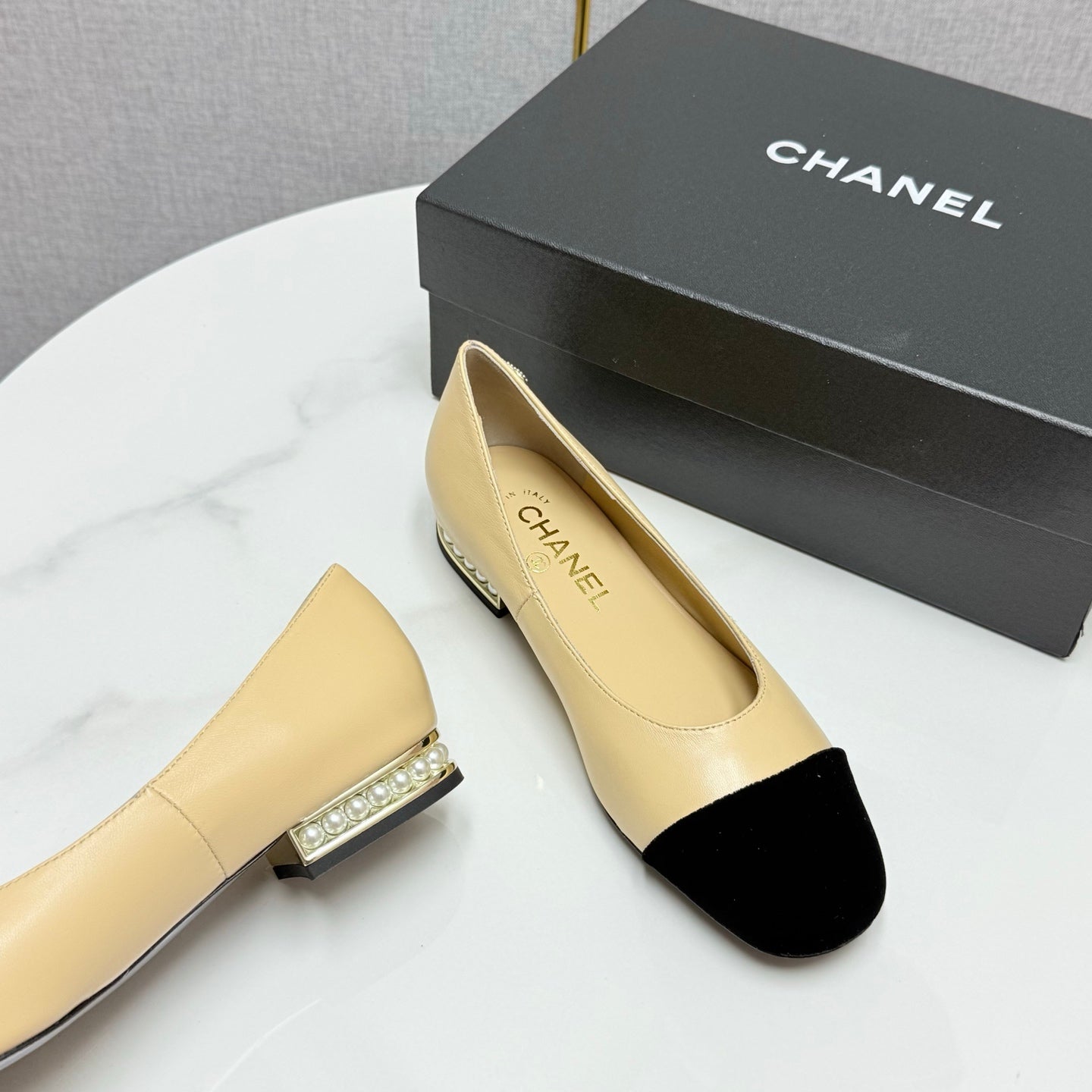 CC BALLET FLATS 25S IN BEIGE LAMBSKIN AND BLACK SUEDE WITH PEARL HEEL - 35