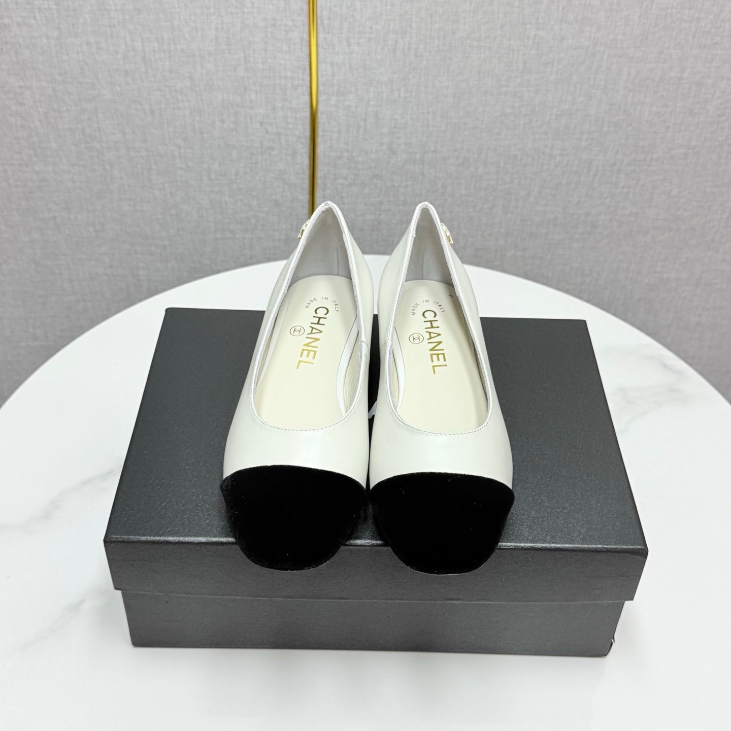 CC BALLET FLATS 25S IN WHITE LAMBSKIN AND BLACK SUEDE WITH PEARL HEEL - 35