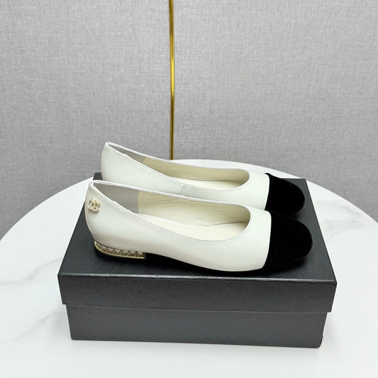 CC BALLET FLATS 25S IN WHITE LAMBSKIN AND BLACK SUEDE WITH PEARL HEEL - 35