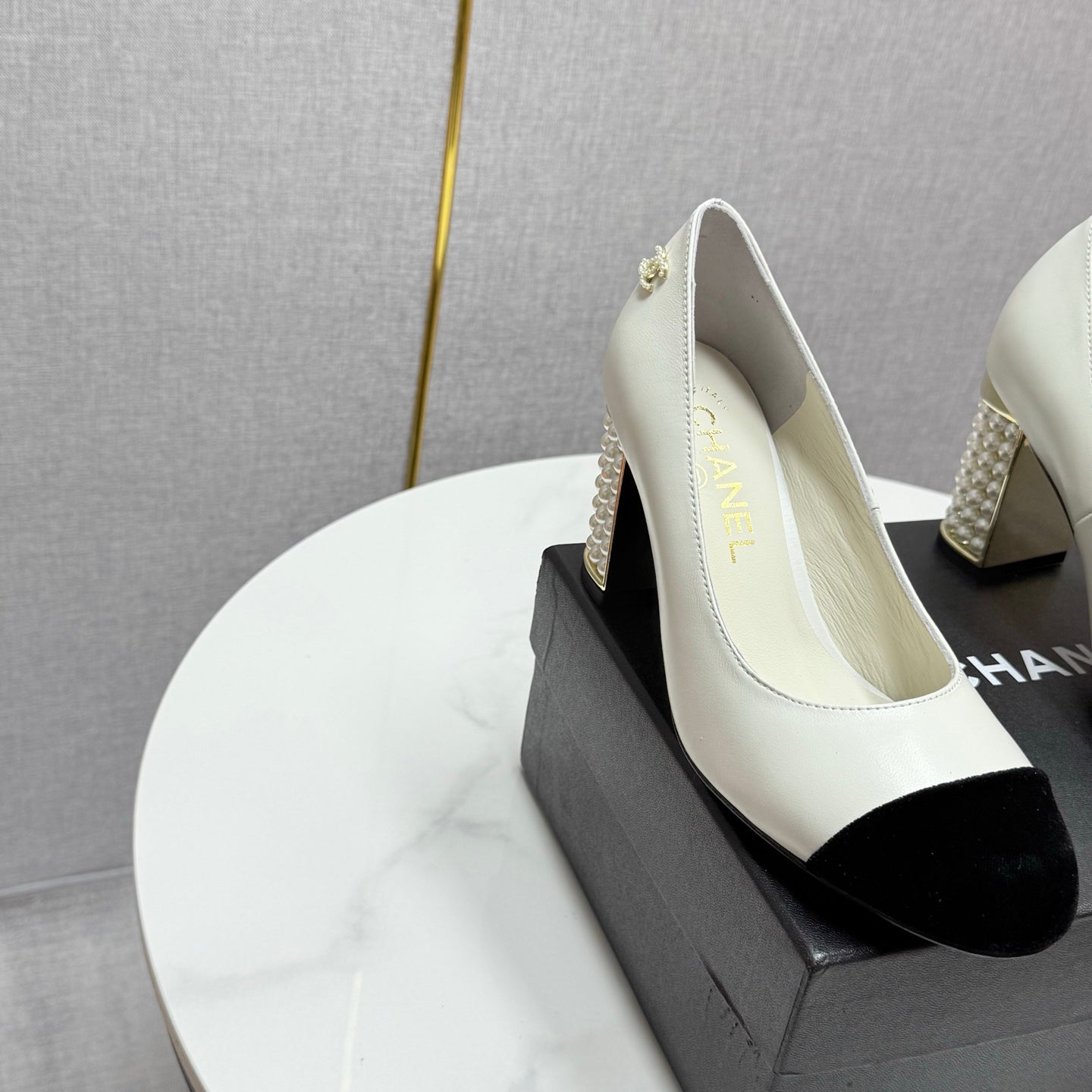 CC HIGH HEEL 25S IN WHITE LAMBSKIN AND BLACK SUEDE WITH PEARL HEEL STYLE 2 - 35