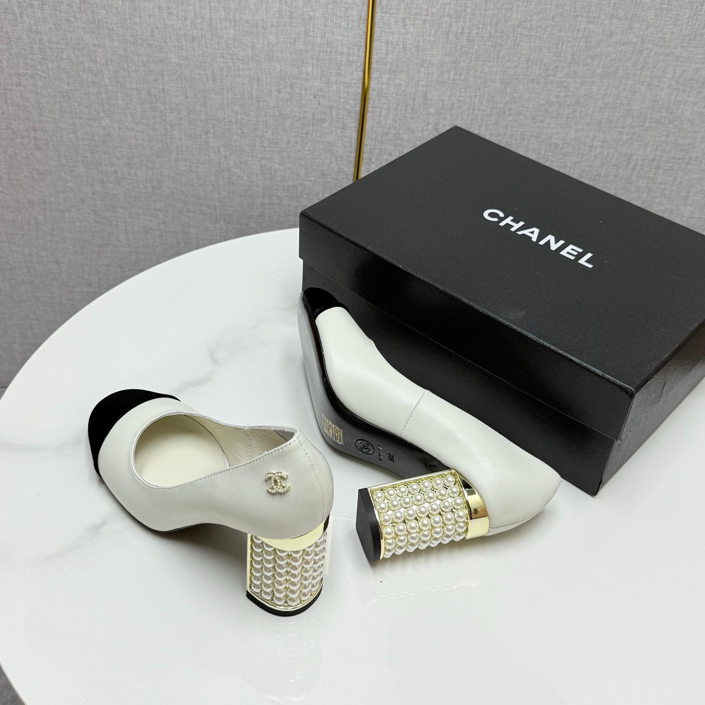 CC HIGH HEEL 25S IN WHITE LAMBSKIN AND BLACK SUEDE WITH PEARL HEEL STYLE 2 - 35