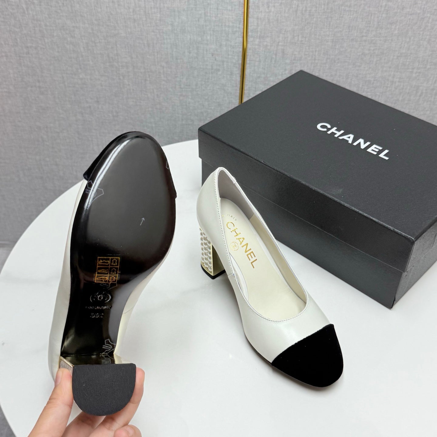 CC HIGH HEEL 25S IN WHITE LAMBSKIN AND BLACK SUEDE WITH PEARL HEEL STYLE 2 - 35