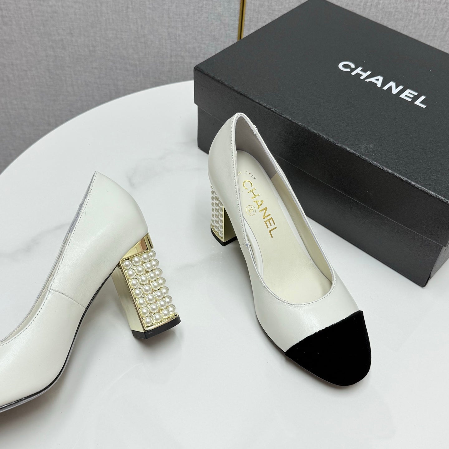 CC HIGH HEEL 25S IN WHITE LAMBSKIN AND BLACK SUEDE WITH PEARL HEEL STYLE 2 - 35