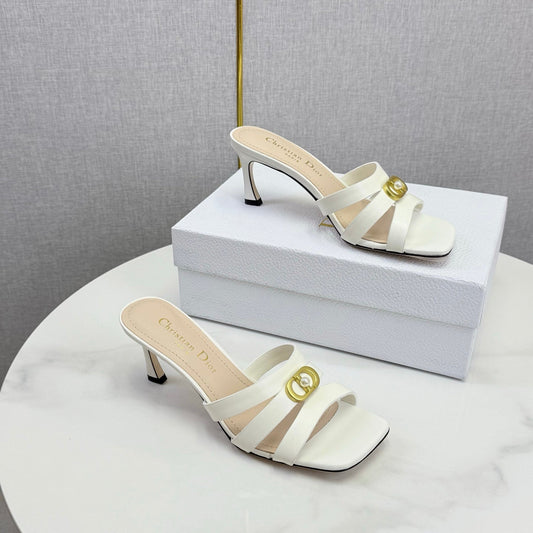 DIOR 26S 30 MONTAIGNE НА ВИСОКИХ ПІДБОРАХ З БІЛОЇ ТЕЛЯЧОЇ ШКІРИ ІЗ ЗОЛОТОЮ ФУРНІТУРОЮ