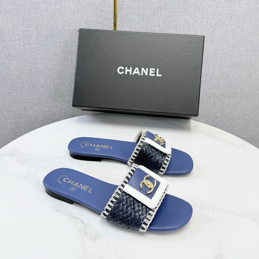 CHANEL 26S Плетені шльопанці з темно-синьої шкіри ягняти