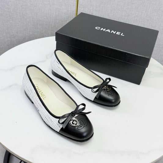 БАЛЕТКИ CHANEL 26S З БІЛОГО ТВІДУ ТА ЧОРНОЇ ОВЕЧОЇ ШКІРИ