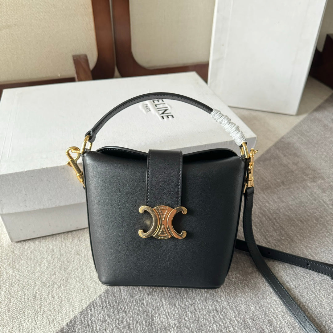 BUCKET MINI 13.5 TRIOMPHE BLACK IN SMOOTH CALFSKIN