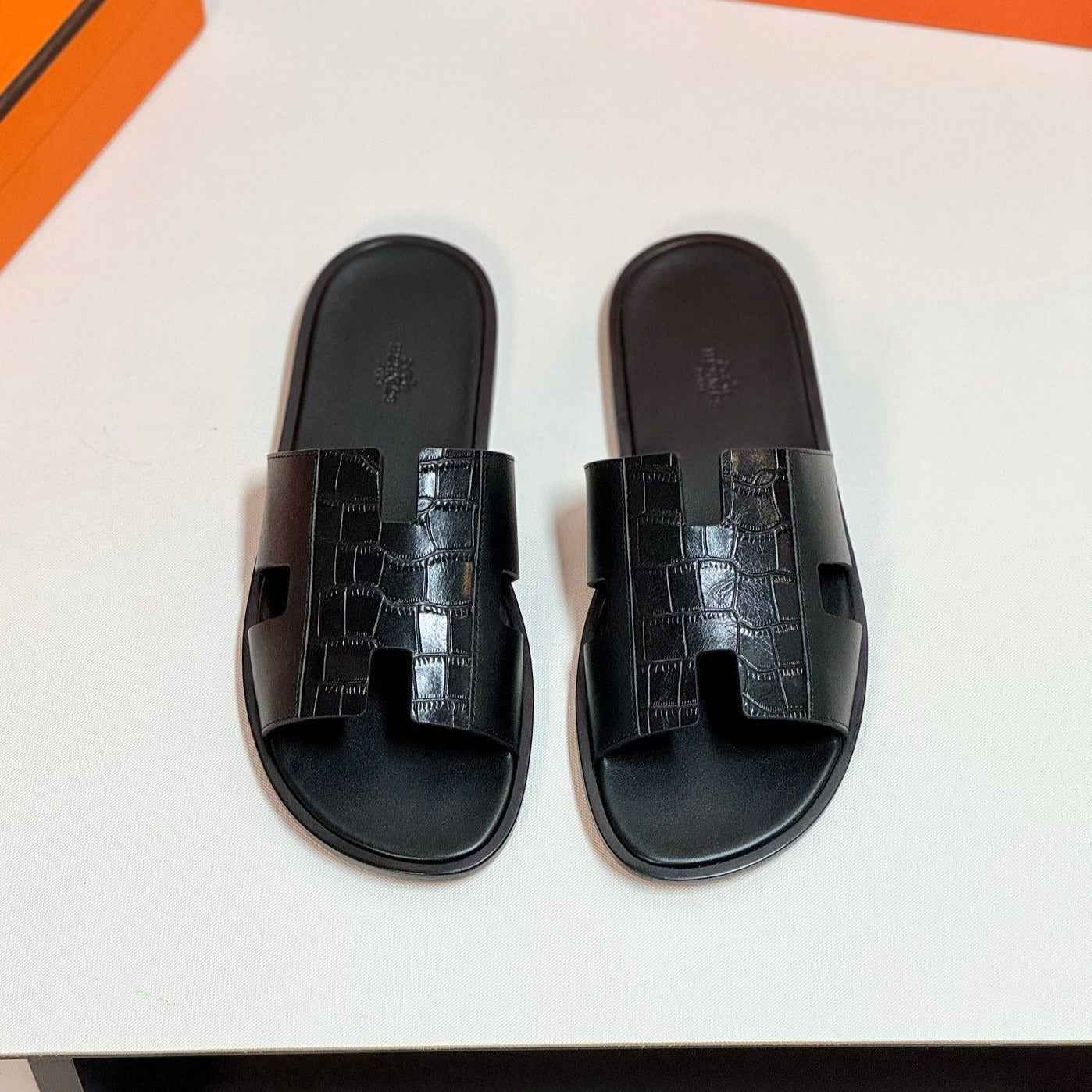 IZMIR SANDAL BLACK LAMBSKIN WITH PATTERNS - 35