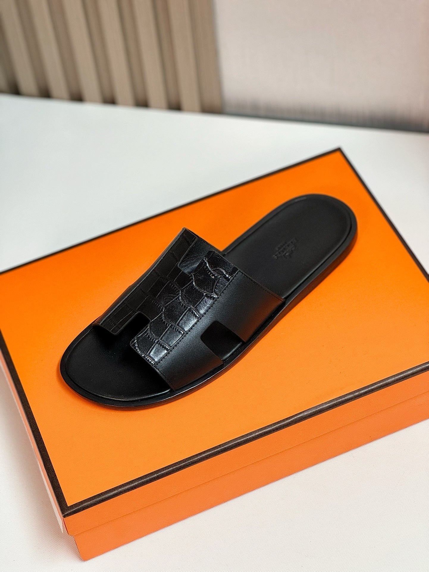 IZMIR SANDAL BLACK LAMBSKIN WITH PATTERNS - 35
