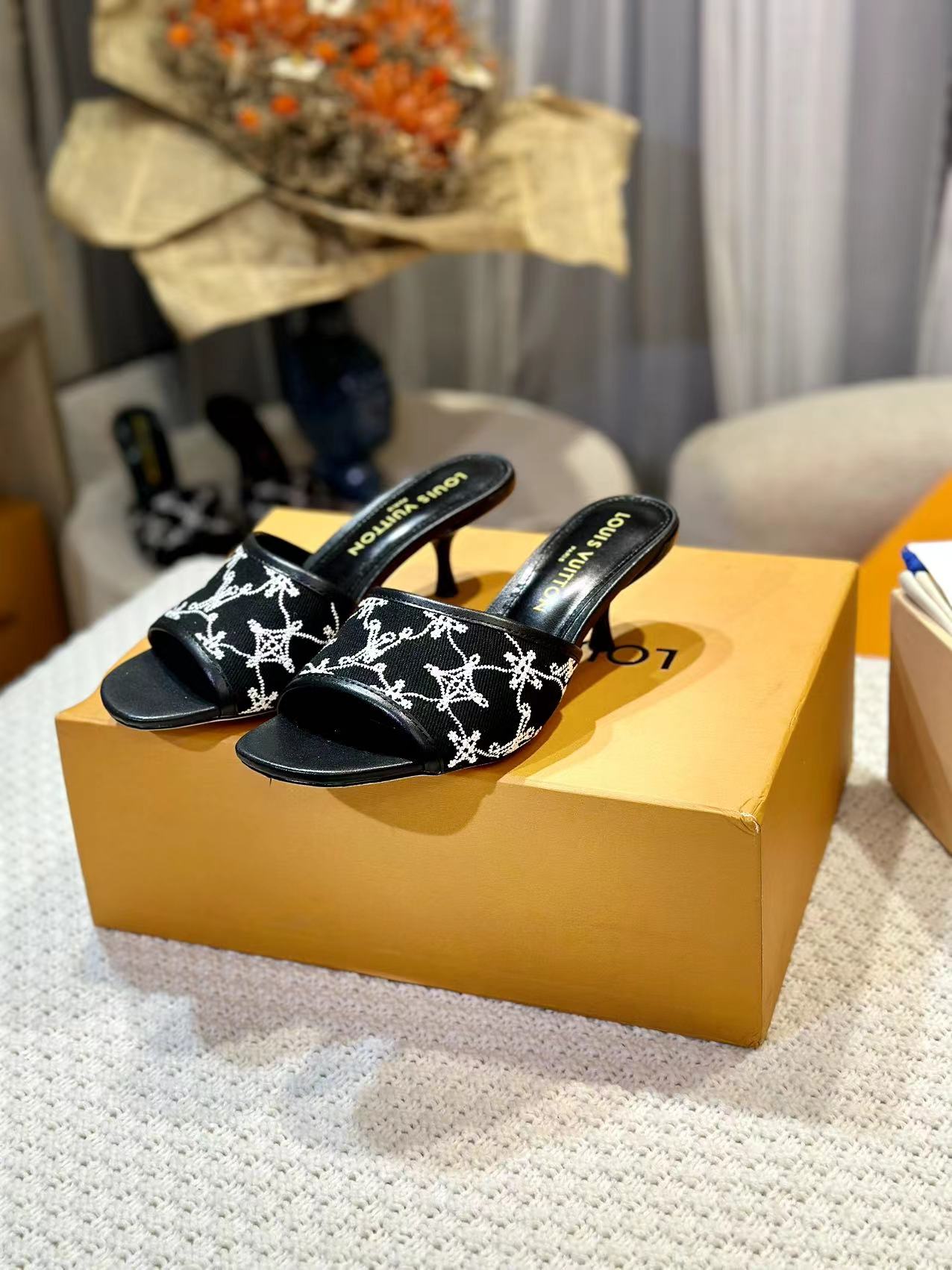 NEO REVIVAL HIGH MULE 55 MM IN BLACK EMBROIDERED FABRIC - 35