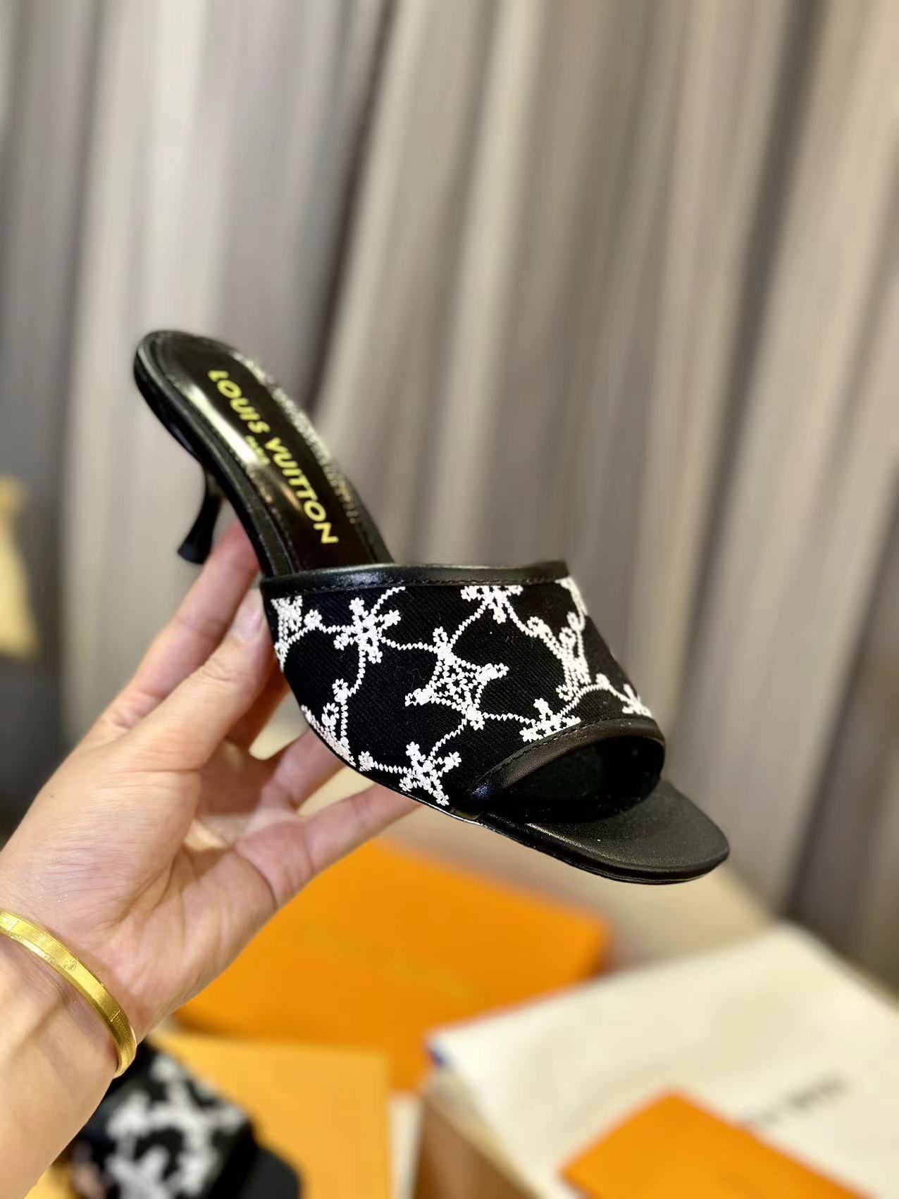 NEO REVIVAL HIGH MULE 55 MM IN BLACK EMBROIDERED FABRIC - 35