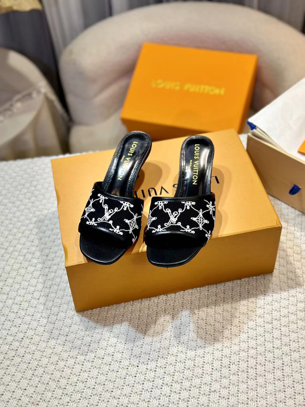NEO REVIVAL HIGH MULE 55 MM IN BLACK EMBROIDERED FABRIC - 35