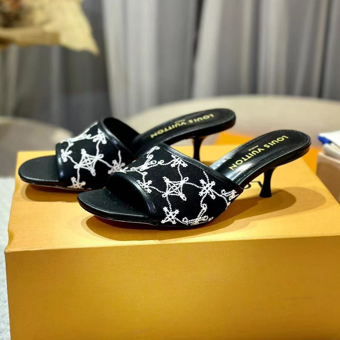 NEO REVIVAL HIGH MULE 55 MM IN BLACK EMBROIDERED FABRIC - 35