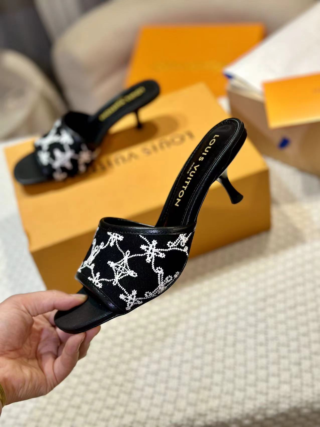 NEO REVIVAL HIGH MULE 55 MM IN BLACK EMBROIDERED FABRIC - 35