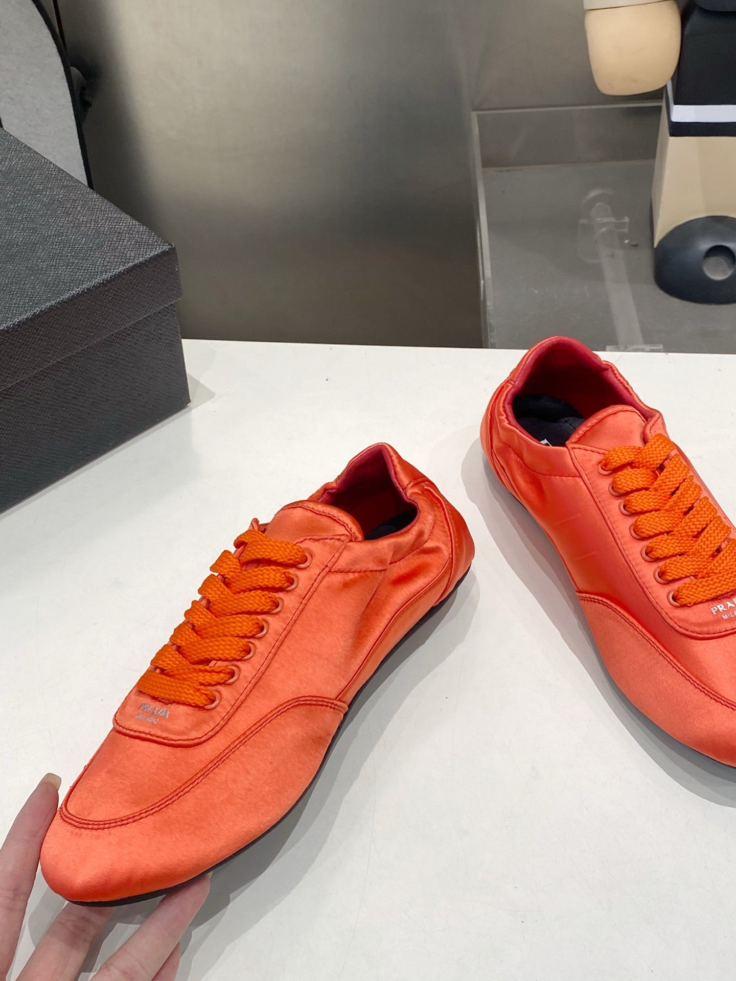 КРОСІВКИ PRADA 26S З АТЛАСУ КОЛЬОРУ "СПАЛЕНИЙ ПОМАРАНЧ"