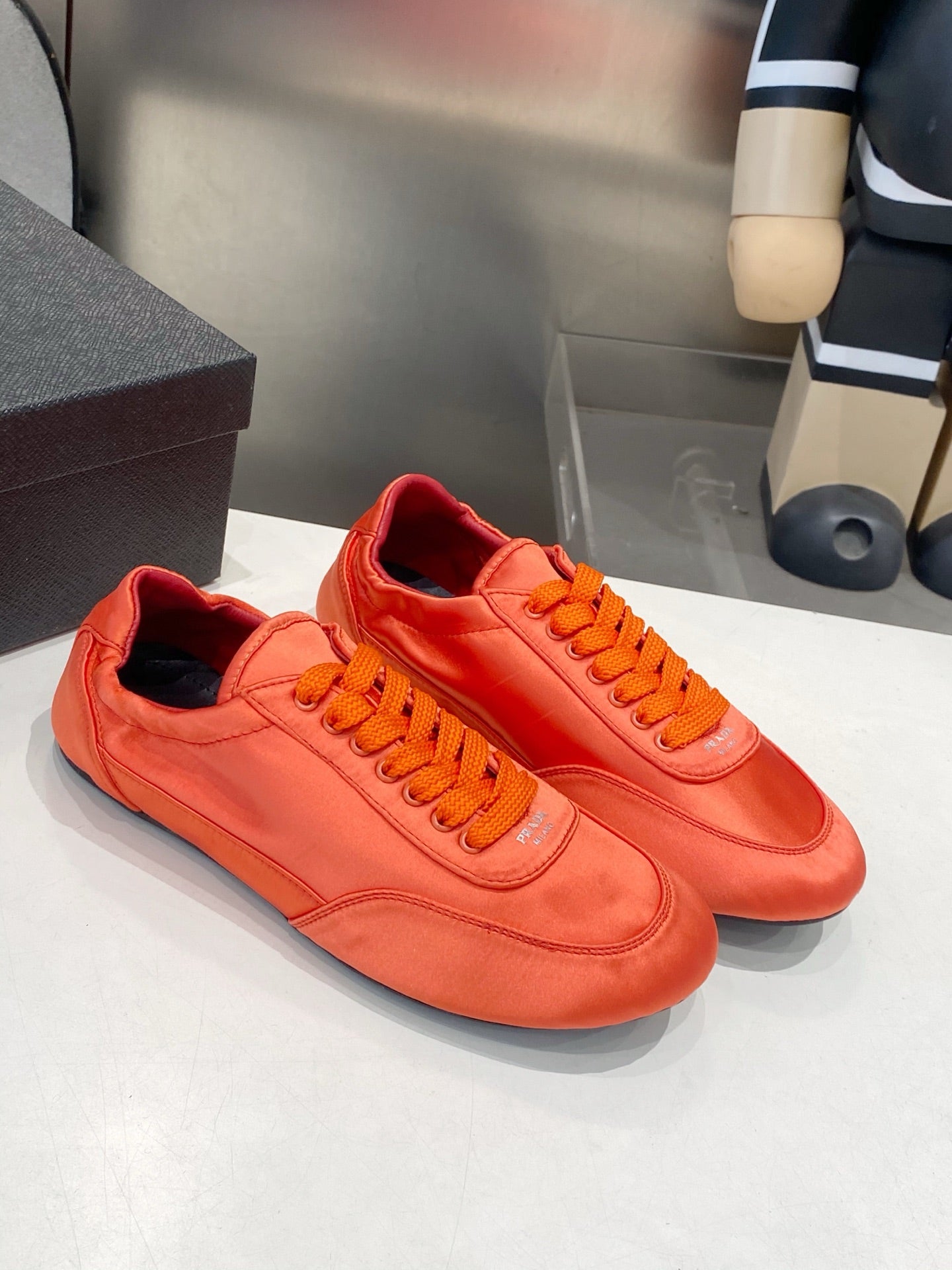 КРОСІВКИ PRADA 26S З АТЛАСУ КОЛЬОРУ "СПАЛЕНИЙ ПОМАРАНЧ"