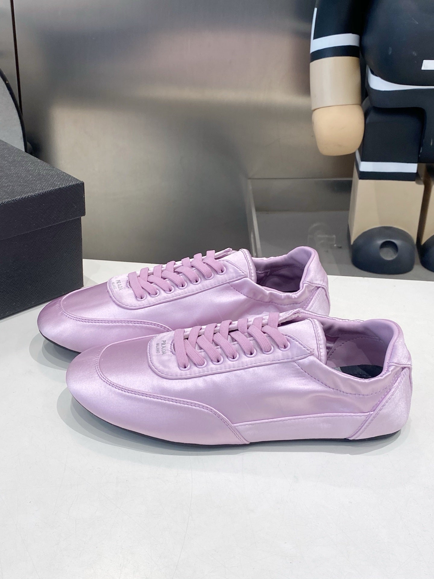 КРОСІВКИ PRADA 26S З САТИНУ СВІТЛО-ФІОЛЕТОВОГО КОЛЬОРУ