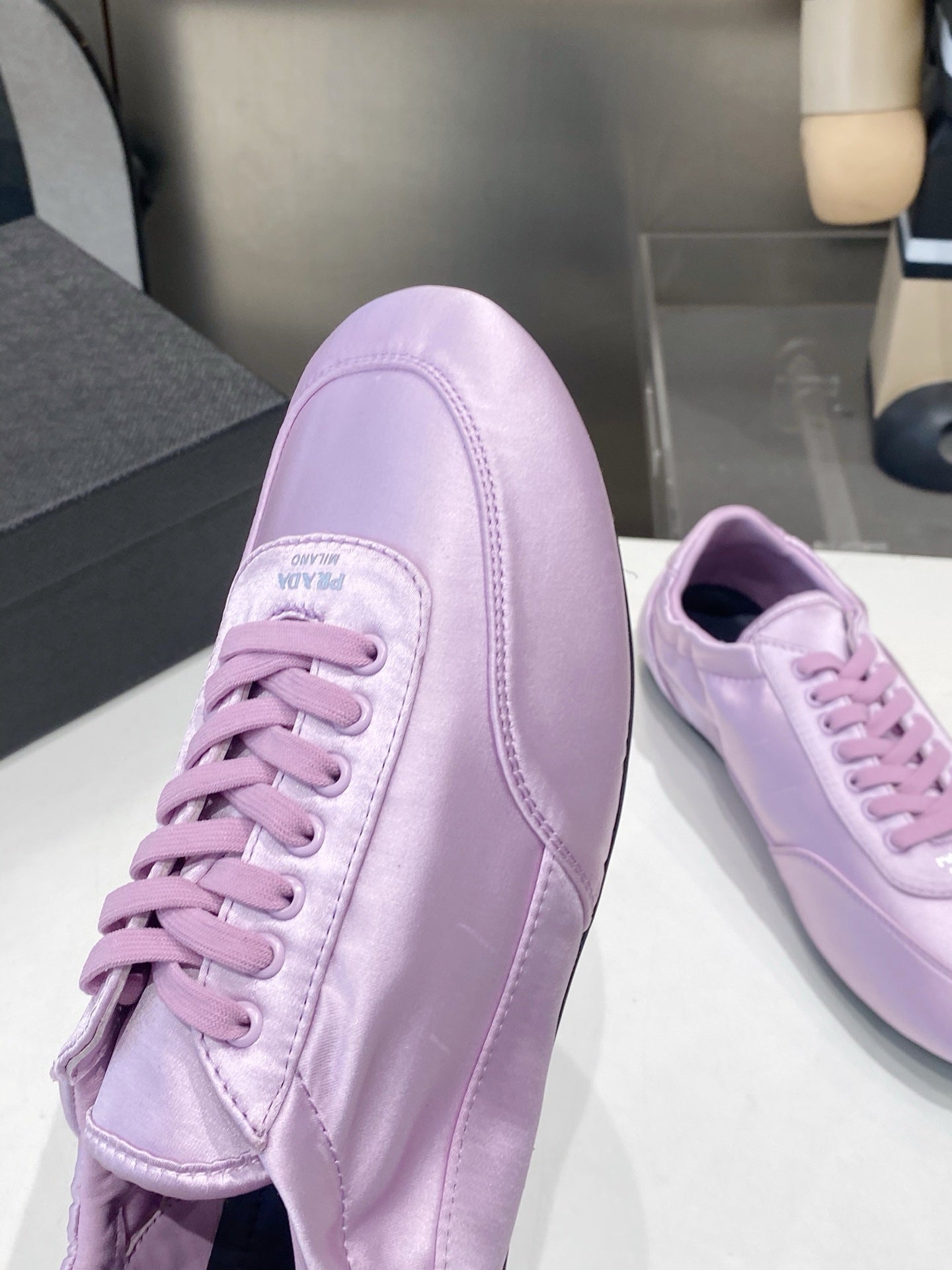 КРОСІВКИ PRADA 26S З САТИНУ СВІТЛО-ФІОЛЕТОВОГО КОЛЬОРУ