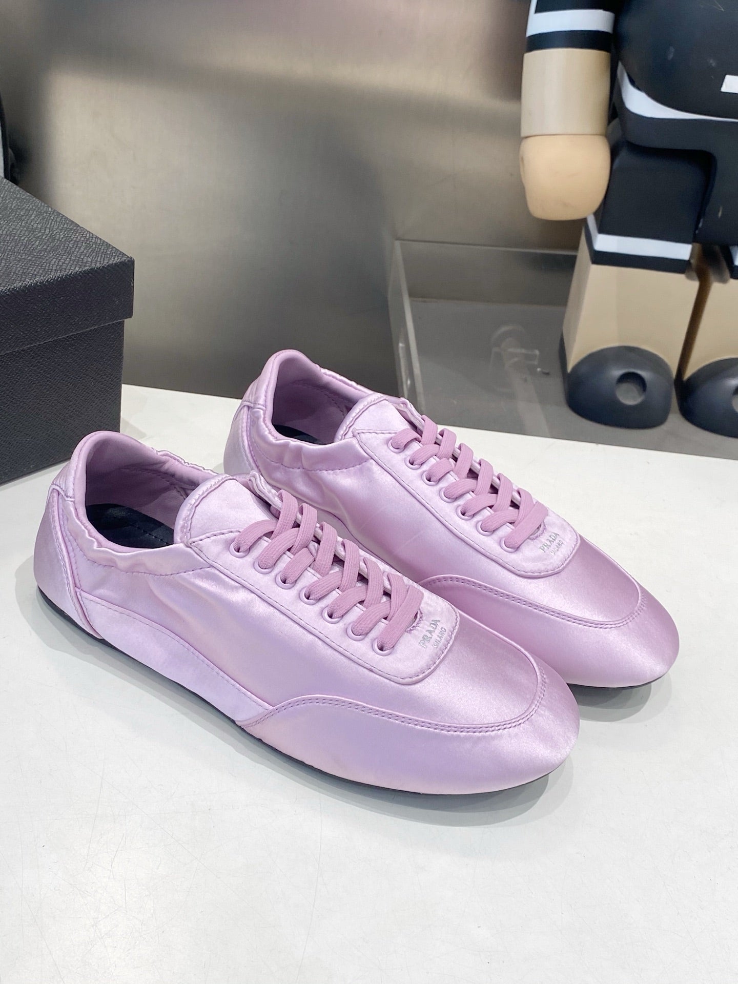 КРОСІВКИ PRADA 26S З САТИНУ СВІТЛО-ФІОЛЕТОВОГО КОЛЬОРУ