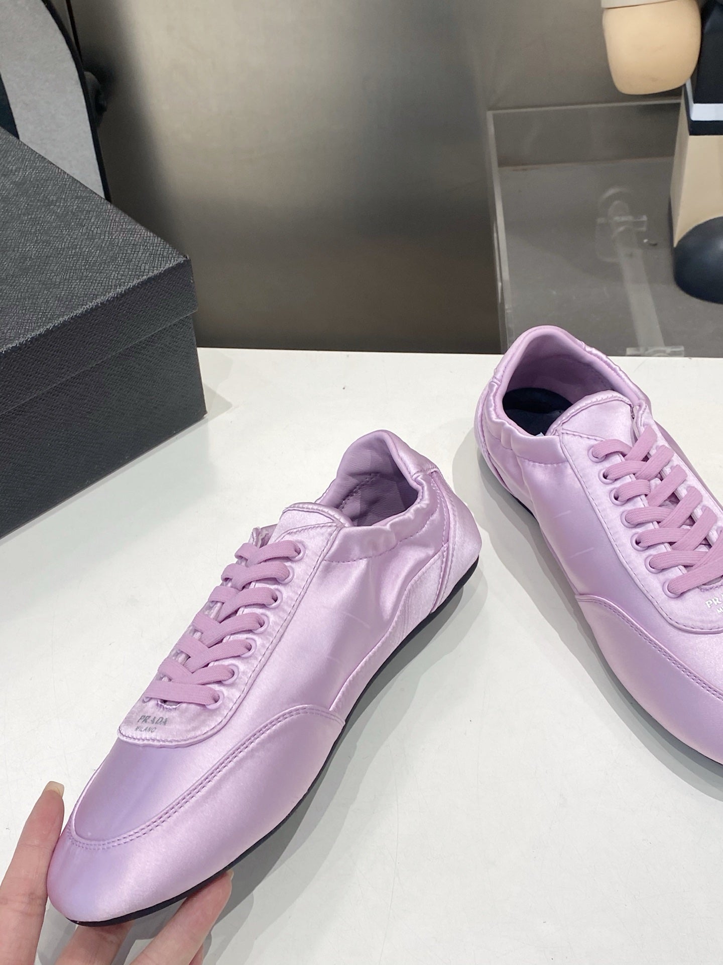 КРОСІВКИ PRADA 26S З САТИНУ СВІТЛО-ФІОЛЕТОВОГО КОЛЬОРУ