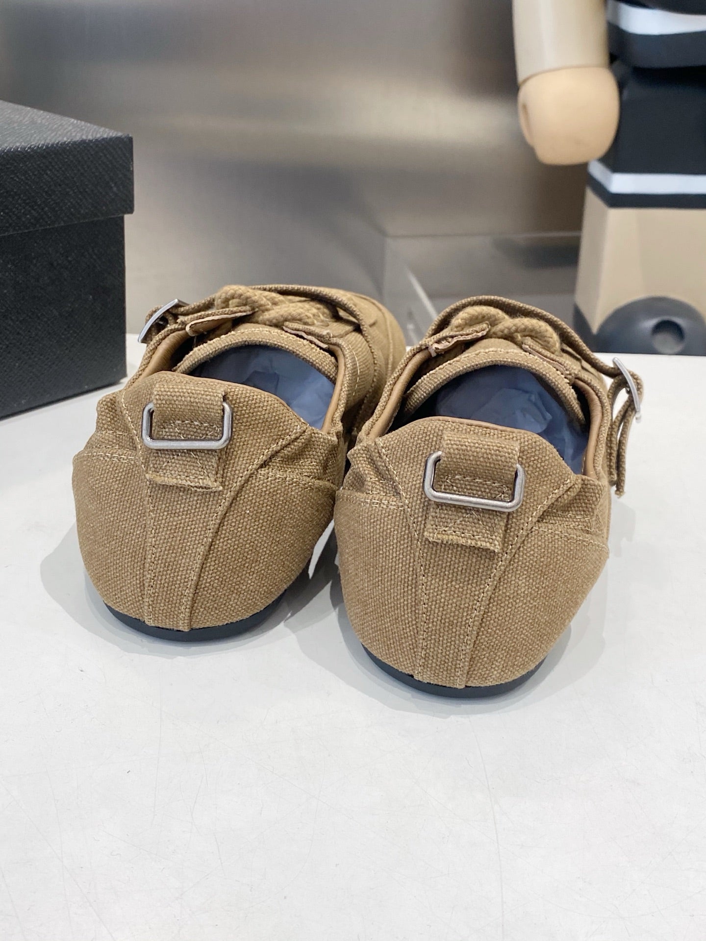 КРОСІВКИ PRADA 26S З КОРИЧНЕВОГО ТЕКСТИЛЮ З СРІБНОЮ ФУРНІТУРОЮ