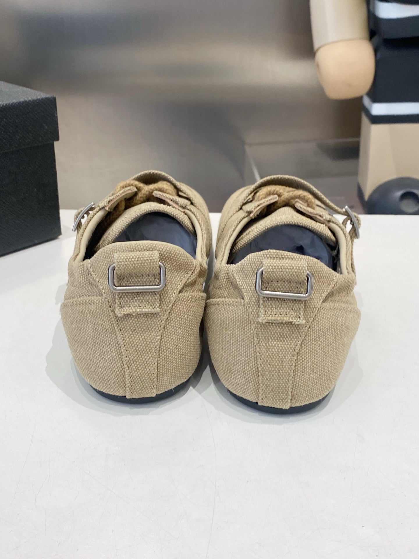 КРОСІВКИ PRADA 26S СВІТЛО-КОРИЧНЕВОГО КОЛЬОРУ З ТКАНИНИ СРІБНА ФУРНІТУРА