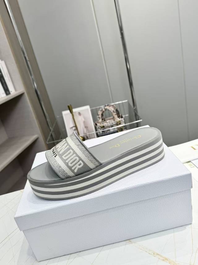 CD DWAY PLATFORM SLIDE IN GRAY AND WHITE COTTON STRIPED SOLE - 35