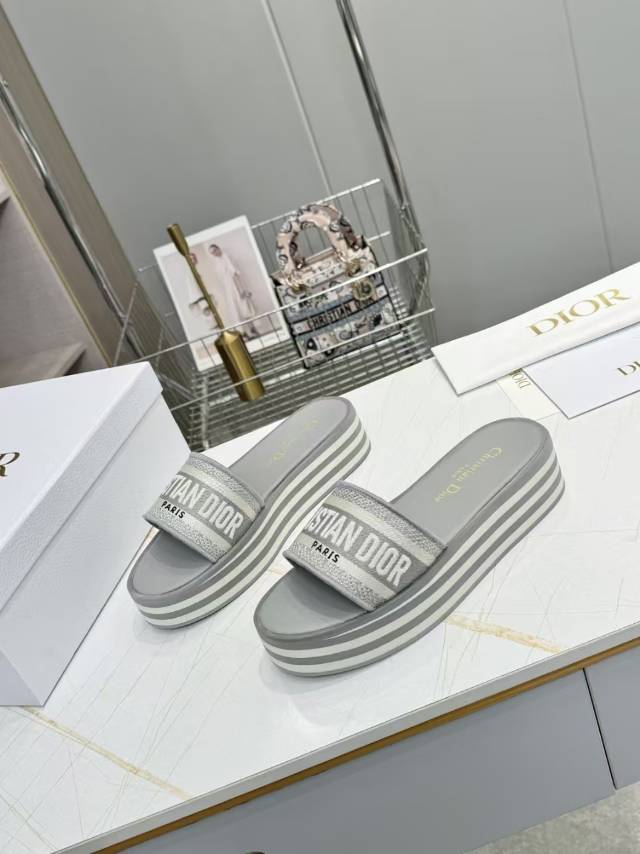 CD DWAY PLATFORM SLIDE IN GRAY AND WHITE COTTON STRIPED SOLE - 35
