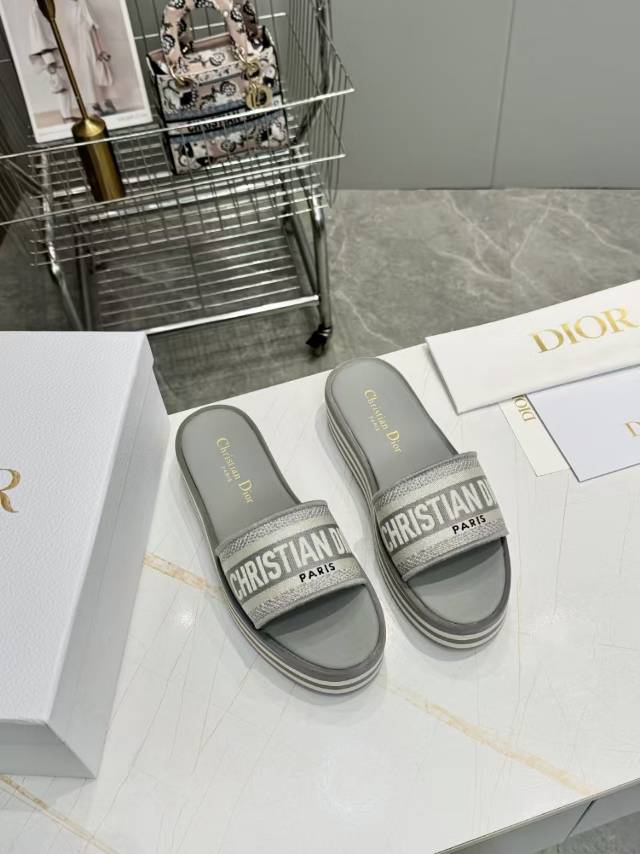 CD DWAY PLATFORM SLIDE IN GRAY AND WHITE COTTON STRIPED SOLE - 35