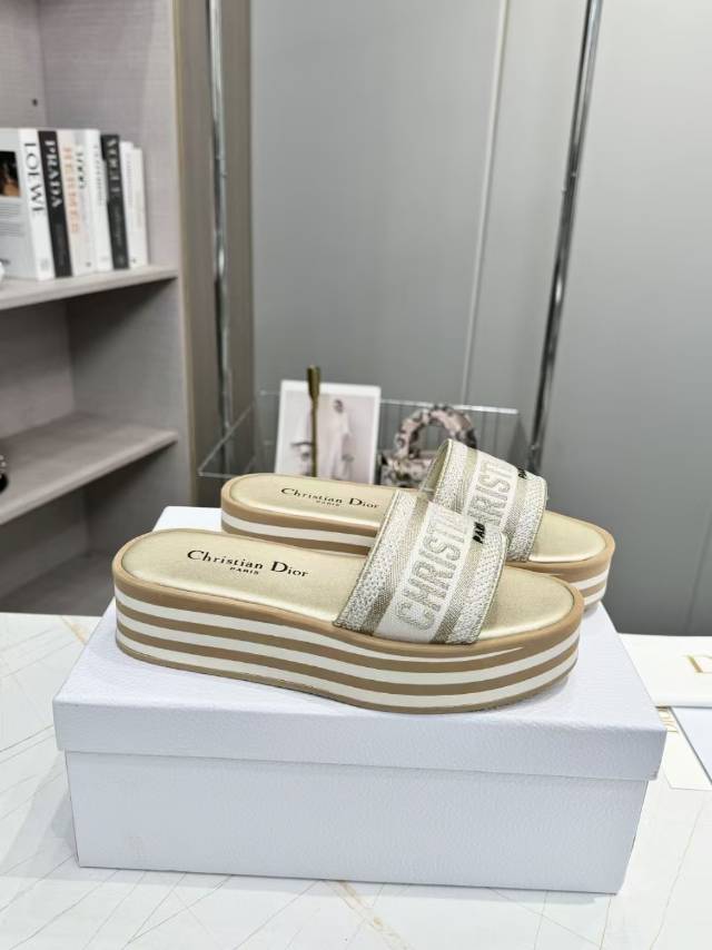 CD DWAY PLATFORM SLIDE IN SAGE GREEN AND WHITE COTTON STRIPED SOLE - 35