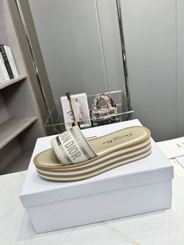 CD DWAY PLATFORM SLIDE IN SAGE GREEN AND WHITE COTTON STRIPED SOLE - 35