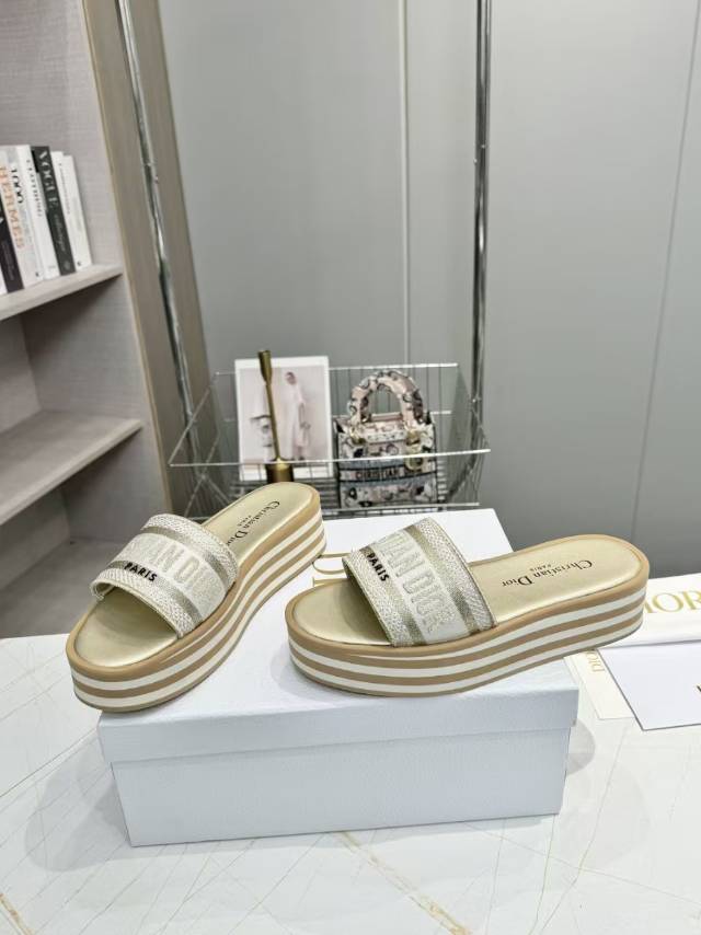 CD DWAY PLATFORM SLIDE IN SAGE GREEN AND WHITE COTTON STRIPED SOLE - 35
