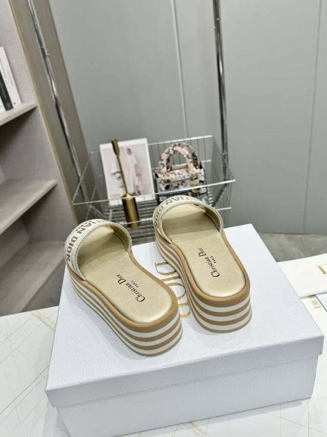 CD DWAY PLATFORM SLIDE IN SAGE GREEN AND WHITE COTTON STRIPED SOLE - 35