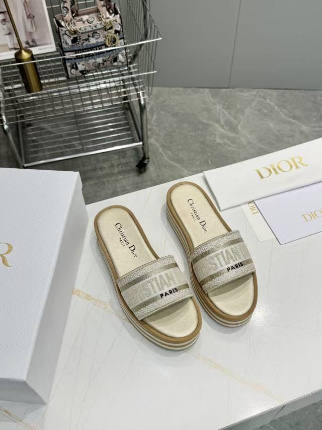 CD DWAY PLATFORM SLIDE IN SAGE GREEN AND WHITE COTTON STRIPED SOLE - 35