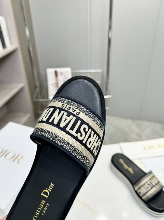 CD DWAY PLATFORM SLIDE IN BLACK AND WHITE COTTON STRIPED SOLE - 35