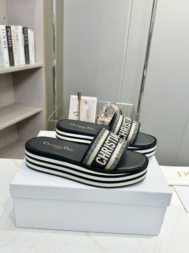 CD DWAY PLATFORM SLIDE IN BLACK AND WHITE COTTON STRIPED SOLE - 35