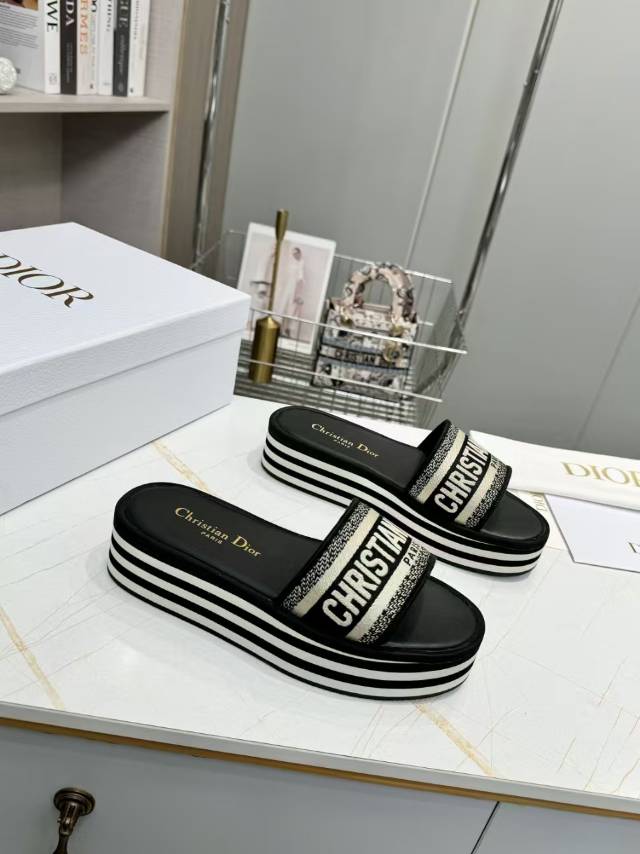 CD DWAY PLATFORM SLIDE IN BLACK AND WHITE COTTON EMBOSSED LOGO - 35