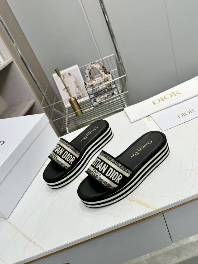 CD DWAY PLATFORM SLIDE IN BLACK AND WHITE COTTON EMBOSSED LOGO - 35